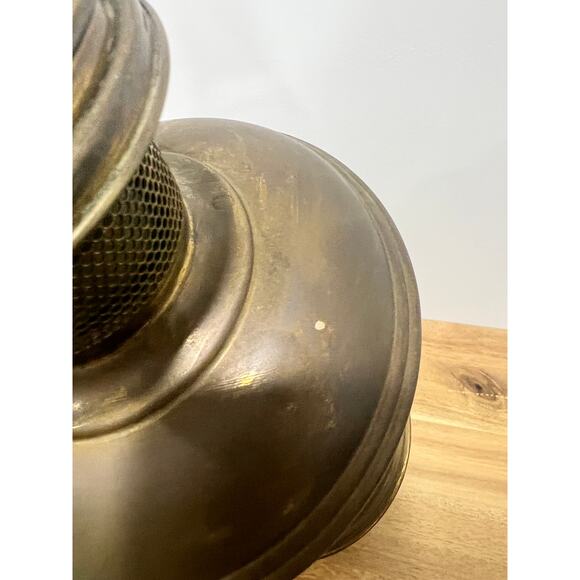 Vintage Brass Aladdin Oil Kerosene Lamp Model No. 11 w/Hurricane - Picture 5 of 14